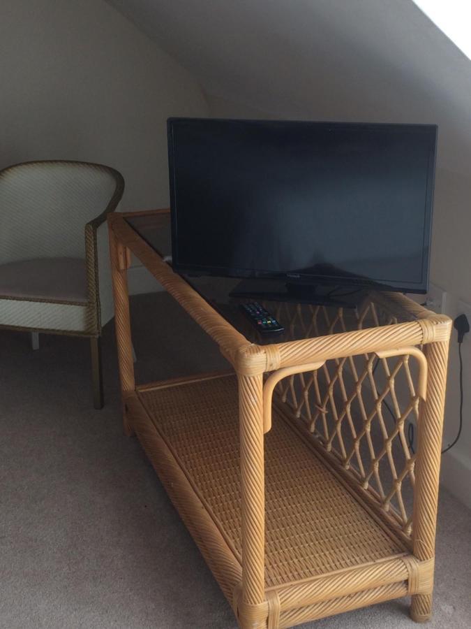 Llyswen Large Bedroom In Top Part Of Bungalow With Garden View And Balcony Sleeps Three Aberystwyth Bagian luar foto