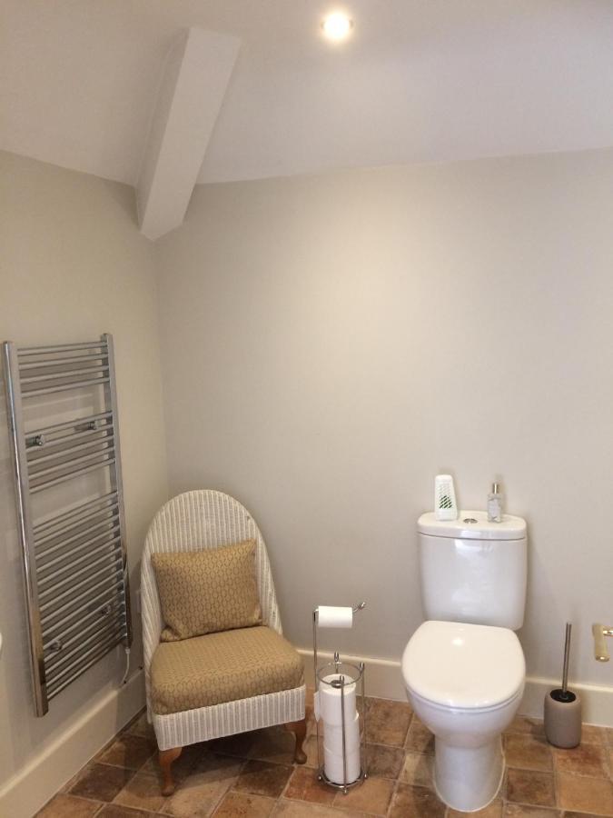 Llyswen Large Bedroom In Top Part Of Bungalow With Garden View And Balcony Sleeps Three Aberystwyth Bagian luar foto